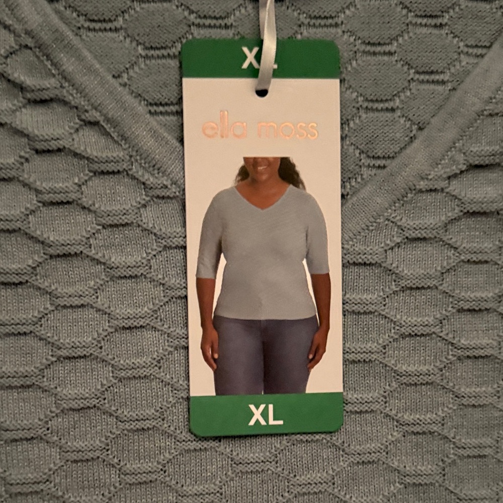 Ella Moss Women's Textured V-Neck Sweater in Gray